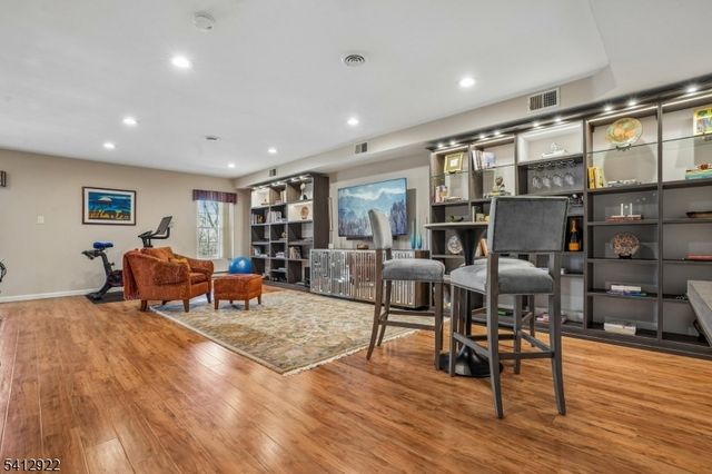 247 Crescenzi Ct, West Orange Twp., NJ 07052