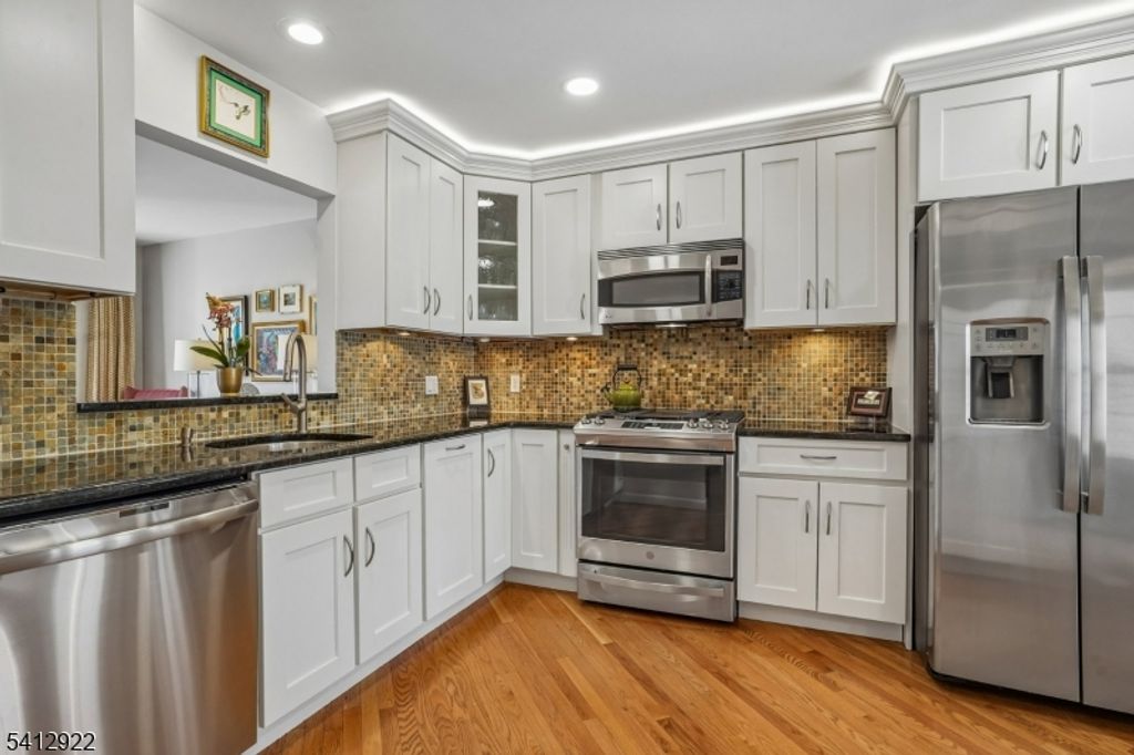 Image 11 of property listing at 247 Crescenzi Ct, West Orange Twp., NJ 07052