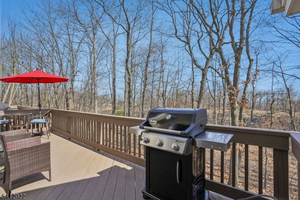 Image 43 of property listing at 247 Crescenzi Ct, West Orange Twp., NJ 07052