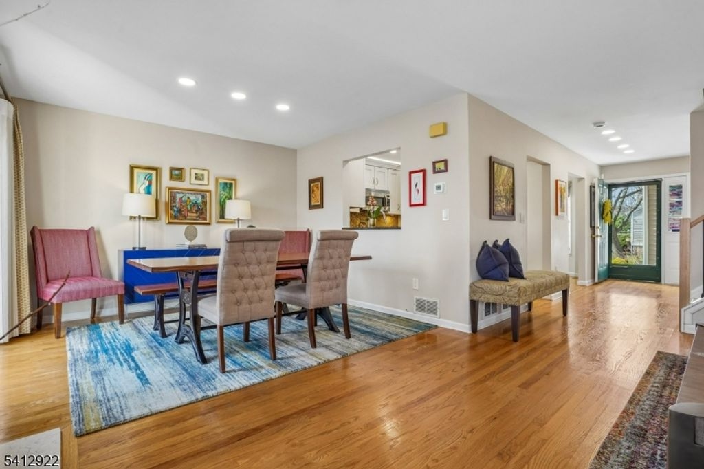 Image 7 of property listing at 247 Crescenzi Ct, West Orange Twp., NJ 07052