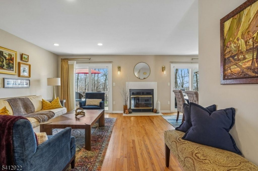 Image 9 of property listing at 247 Crescenzi Ct, West Orange Twp., NJ 07052