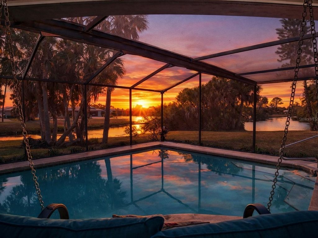 Image 2 of property listing at 2876 HARDEE DRIVE, Sarasota, FL 34231