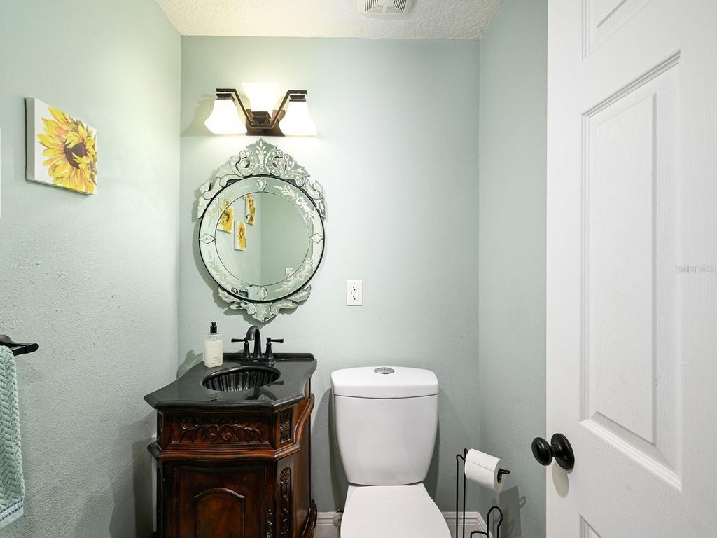 Image 11 of property listing at 2876 HARDEE DRIVE, Sarasota, FL 34231