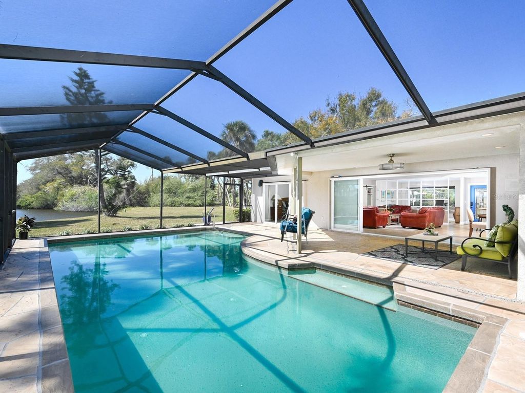 Image 21 of property listing at 2876 HARDEE DRIVE, Sarasota, FL 34231