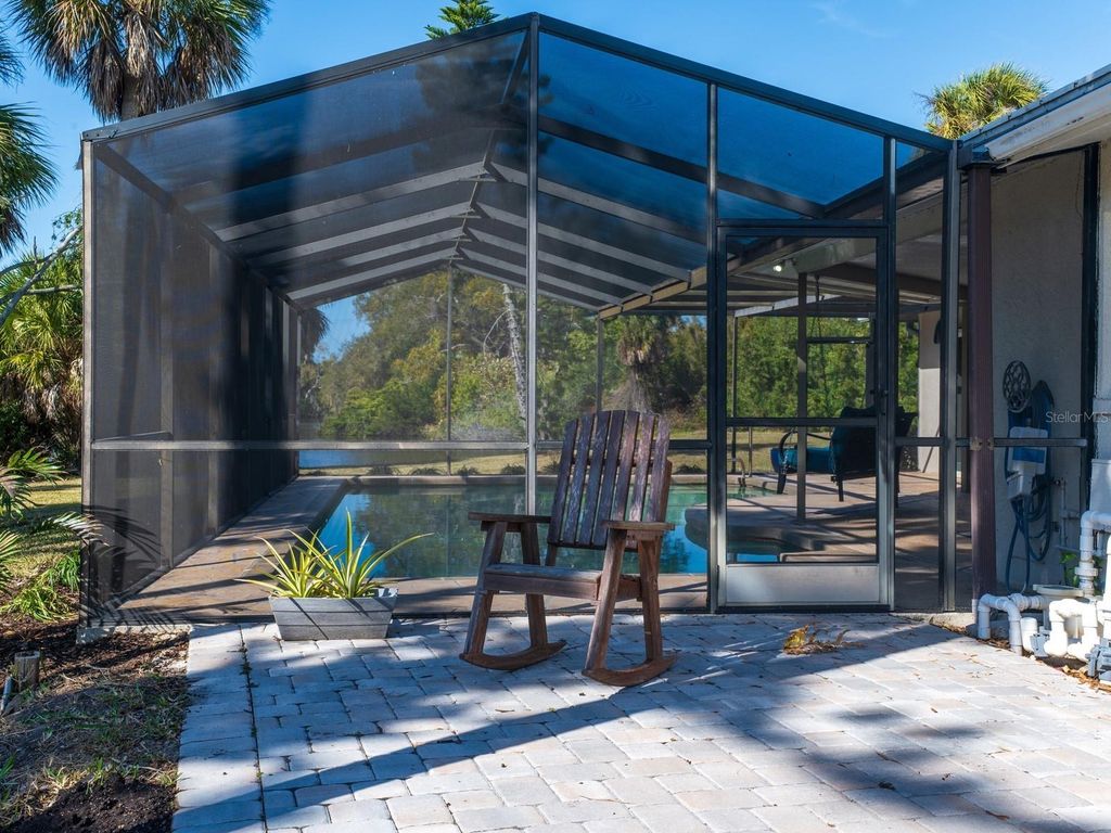 Image 22 of property listing at 2876 HARDEE DRIVE, Sarasota, FL 34231