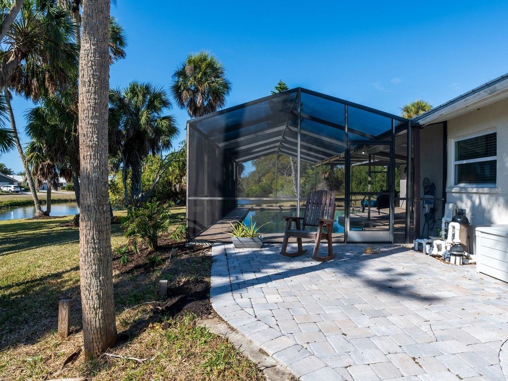 Image 23 of property listing at 2876 HARDEE DRIVE, Sarasota, FL 34231