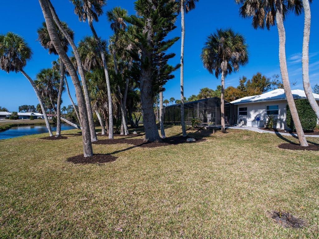 Image 25 of property listing at 2876 HARDEE DRIVE, Sarasota, FL 34231