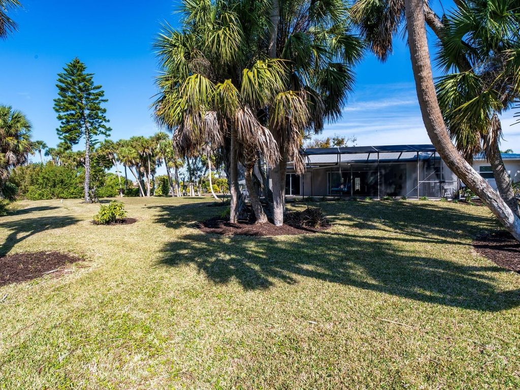 Image 26 of property listing at 2876 HARDEE DRIVE, Sarasota, FL 34231