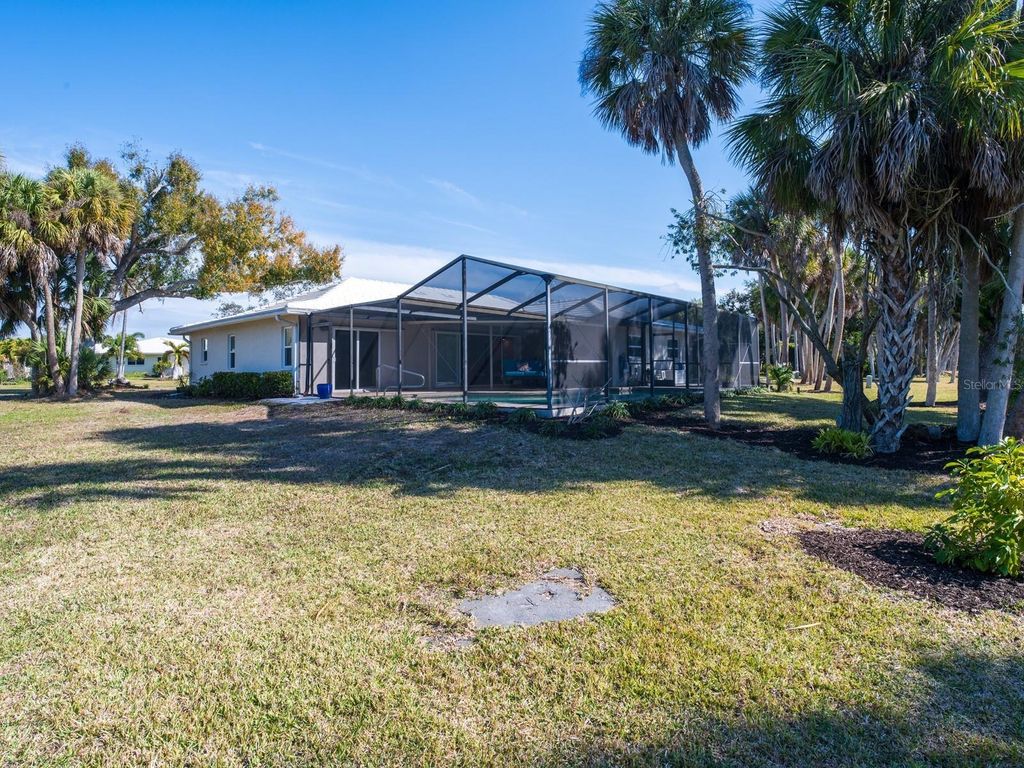 Image 27 of property listing at 2876 HARDEE DRIVE, Sarasota, FL 34231