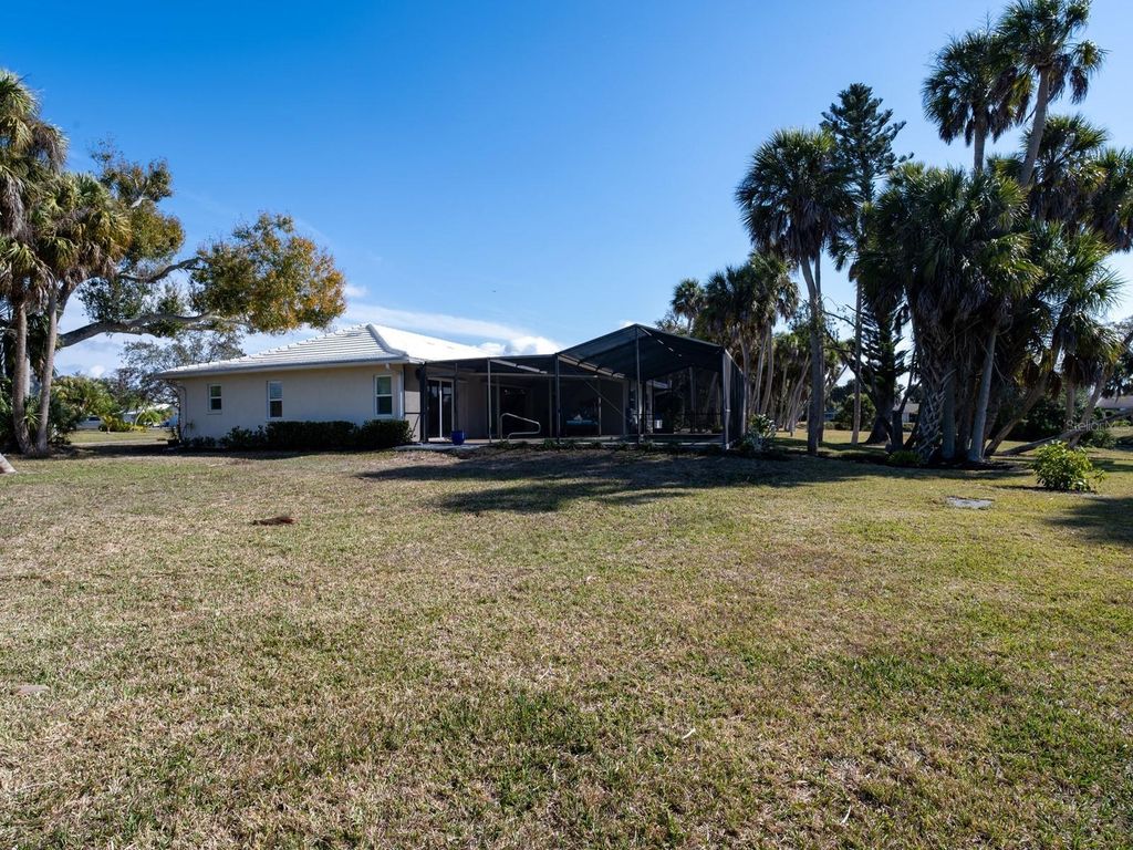 Image 29 of property listing at 2876 HARDEE DRIVE, Sarasota, FL 34231