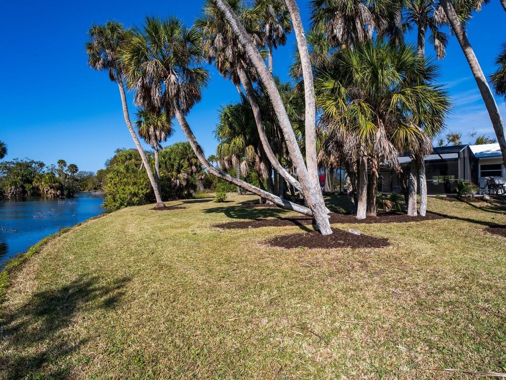Image 30 of property listing at 2876 HARDEE DRIVE, Sarasota, FL 34231