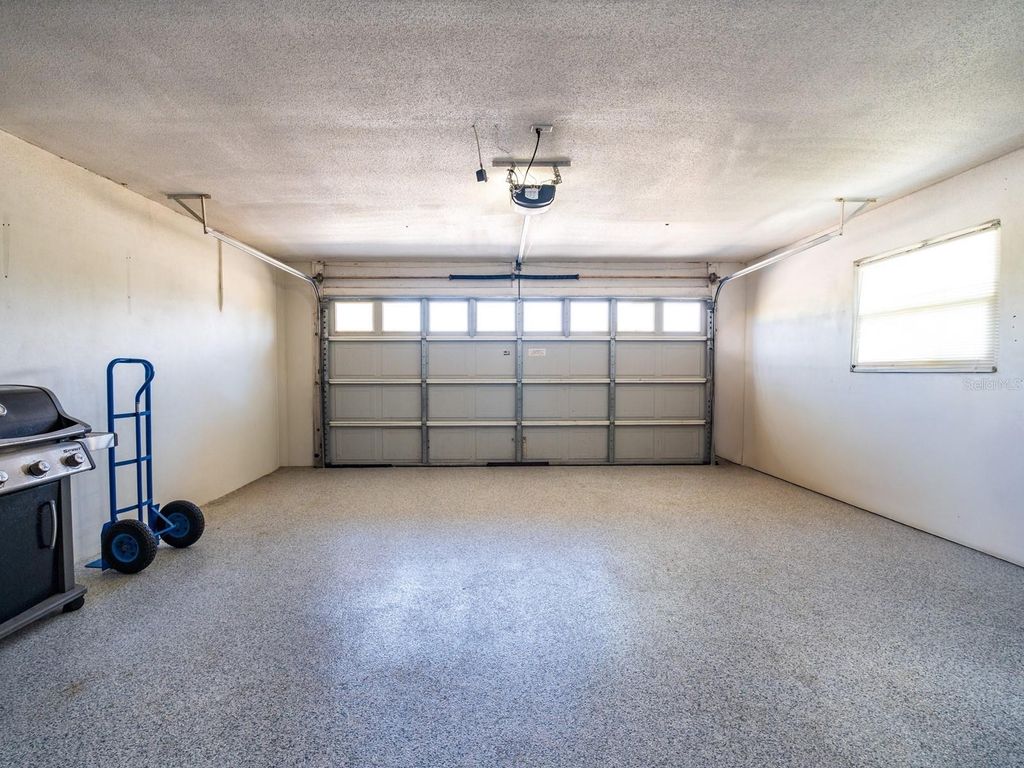 Image 34 of property listing at 2876 HARDEE DRIVE, Sarasota, FL 34231