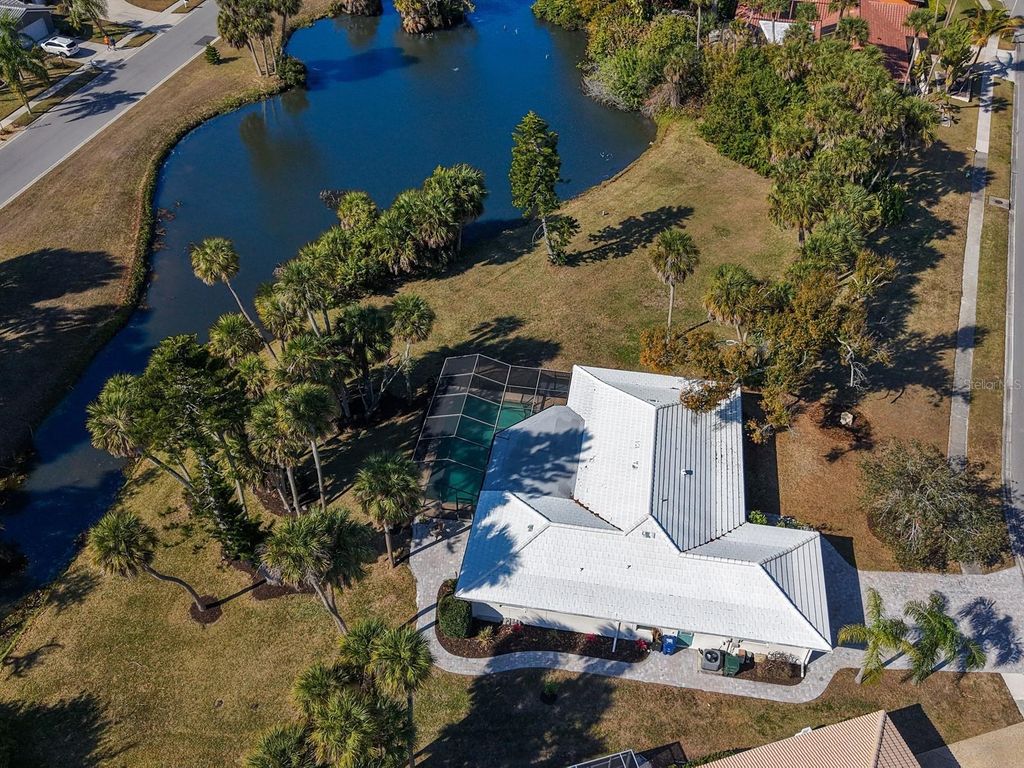 Image 37 of property listing at 2876 HARDEE DRIVE, Sarasota, FL 34231