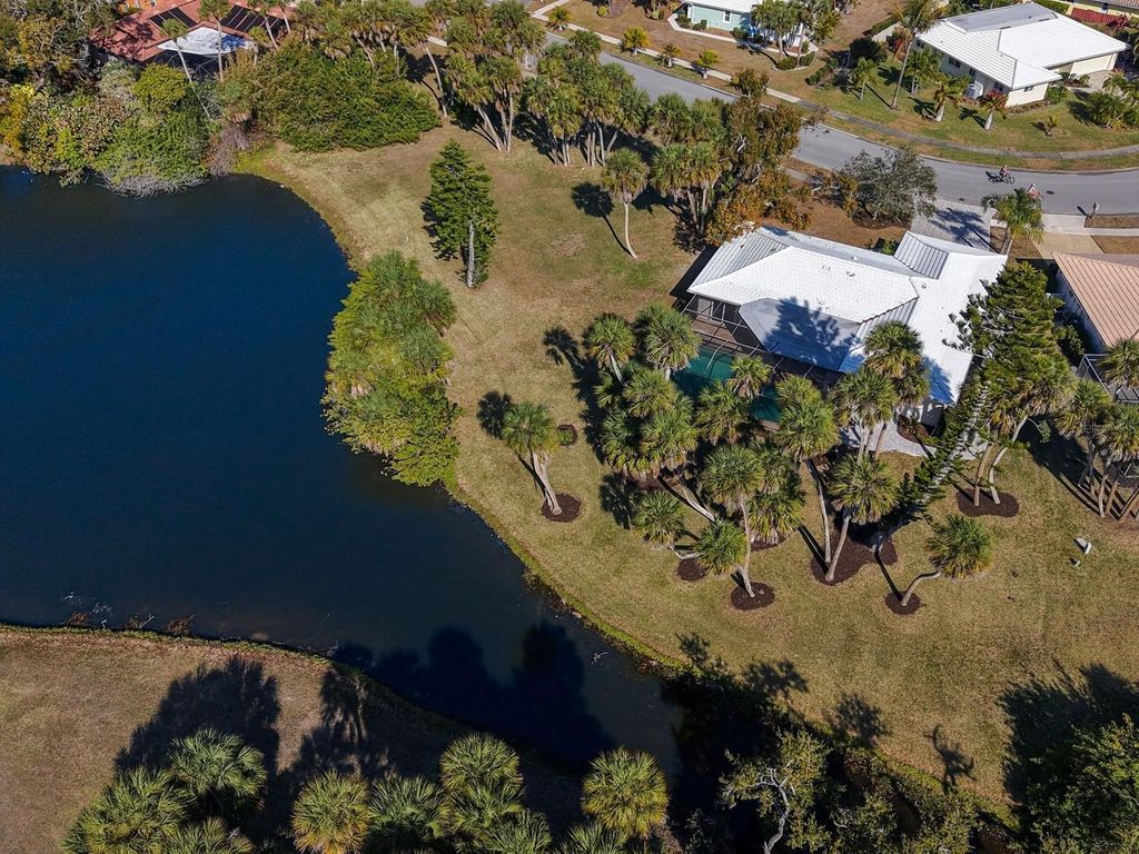 Image 39 of property listing at 2876 HARDEE DRIVE, Sarasota, FL 34231