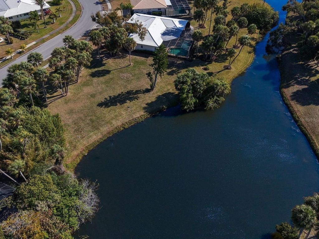 Image 40 of property listing at 2876 HARDEE DRIVE, Sarasota, FL 34231