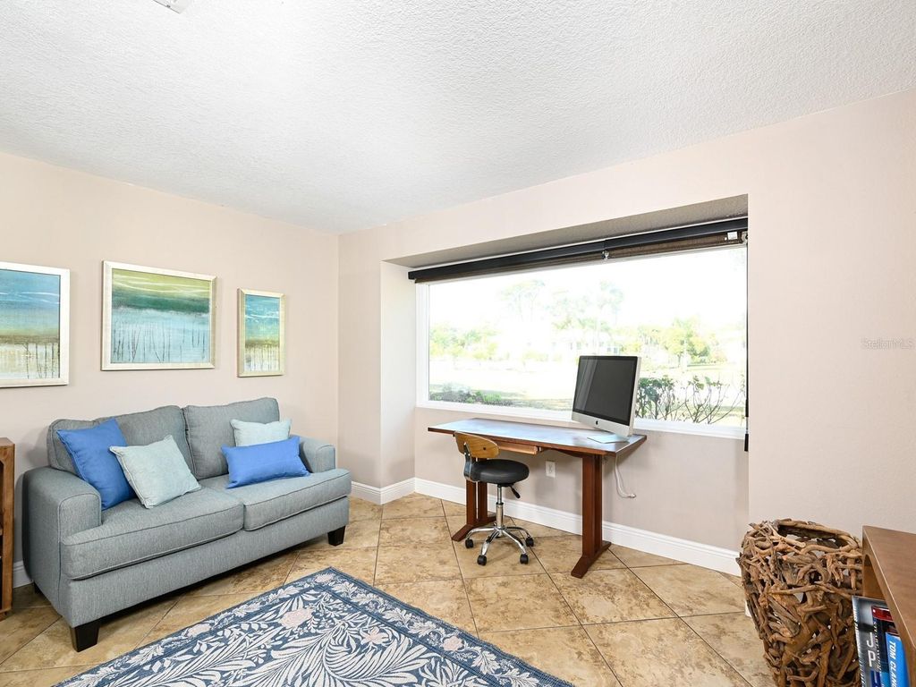 Image 5 of property listing at 2876 HARDEE DRIVE, Sarasota, FL 34231