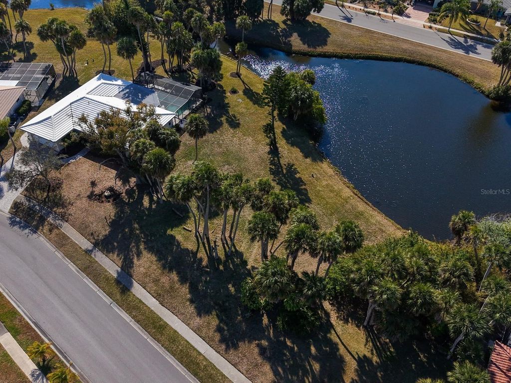 Image 41 of property listing at 2876 HARDEE DRIVE, Sarasota, FL 34231