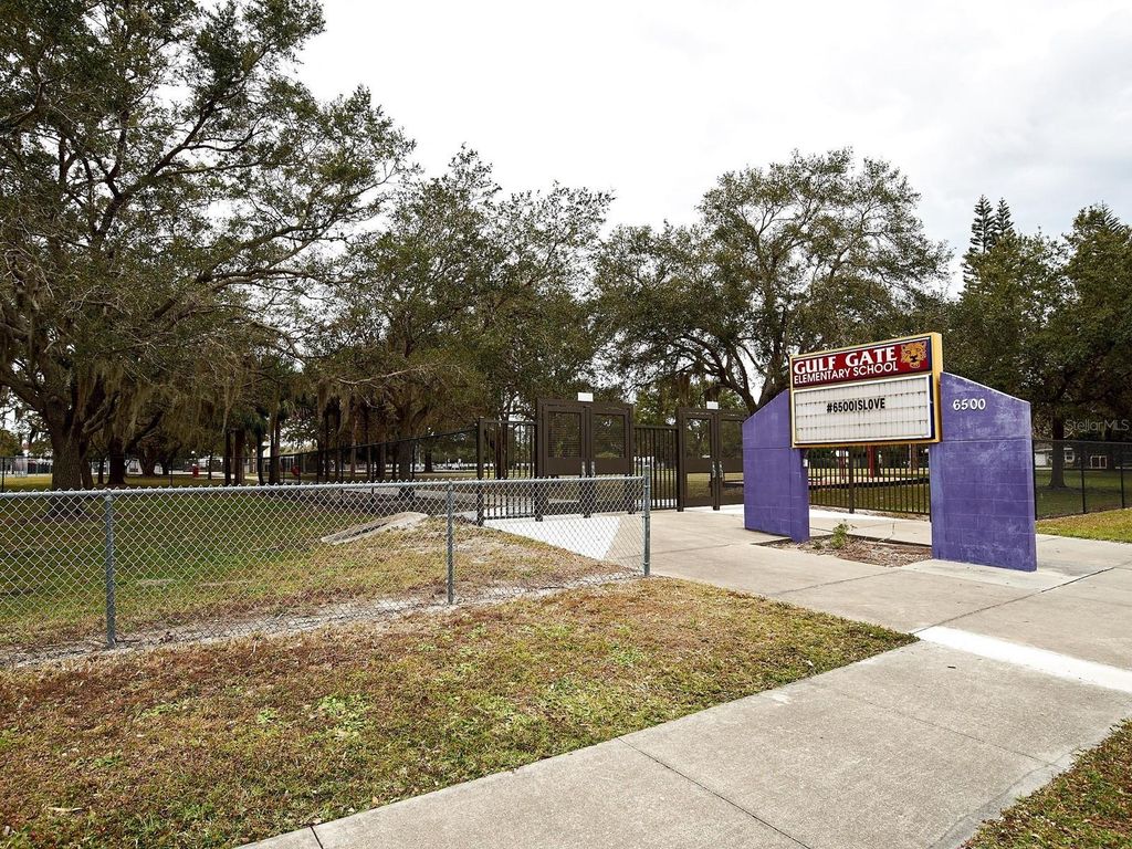 Image 43 of property listing at 2876 HARDEE DRIVE, Sarasota, FL 34231