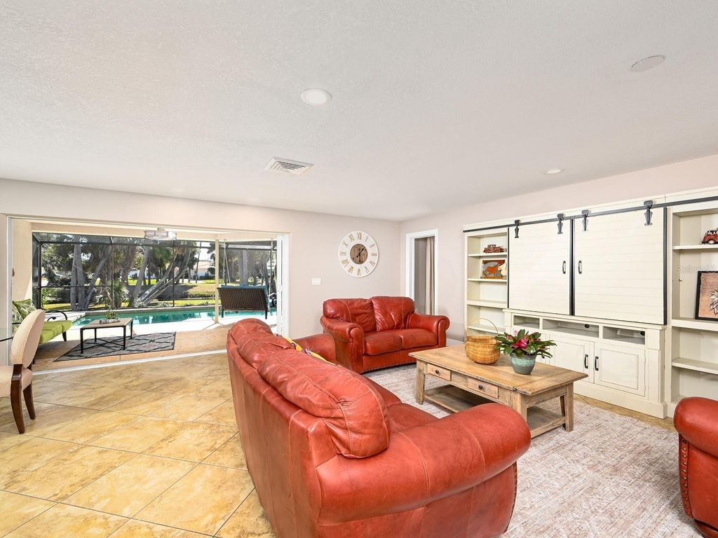 Image 6 of property listing at 2876 HARDEE DRIVE, Sarasota, FL 34231