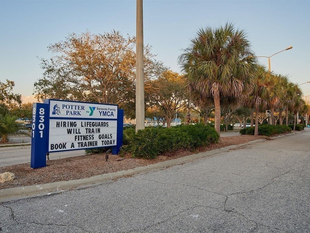 Image 59 of property listing at 2876 HARDEE DRIVE, Sarasota, FL 34231