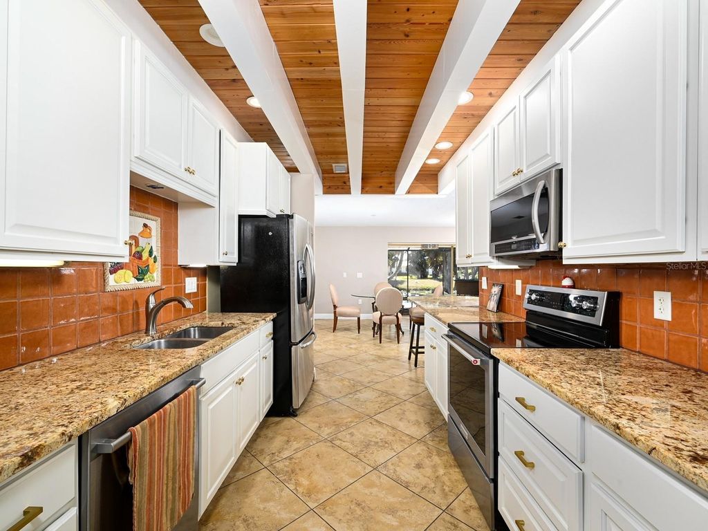 Image 9 of property listing at 2876 HARDEE DRIVE, Sarasota, FL 34231