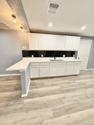 110 Whitman, San Antonio, TX 78211