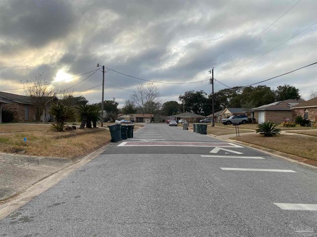 7109 Redondo Dr, Pensacola, FL 32526