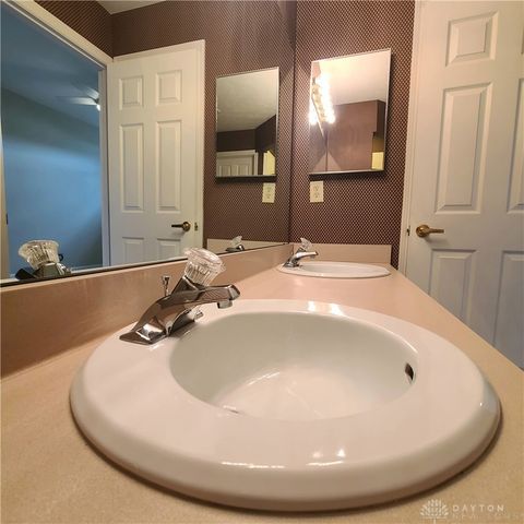 1364 Yankee Vineyards, Washington Twp, OH 45458