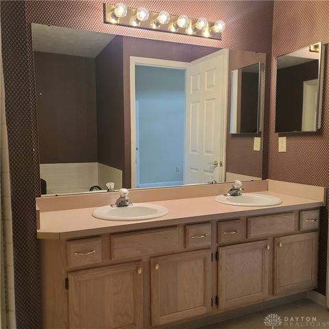 1364 Yankee Vineyards, Washington Twp, OH 45458