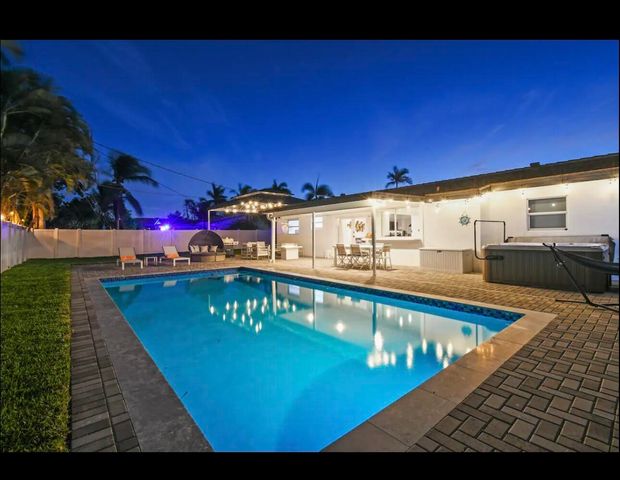5040 NE 22nd Avenue, Lighthouse Point, FL 33064