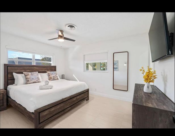 5040 NE 22nd Avenue, Lighthouse Point, FL 33064
