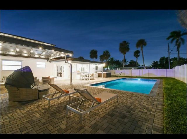 5040 NE 22nd Avenue, Lighthouse Point, FL 33064