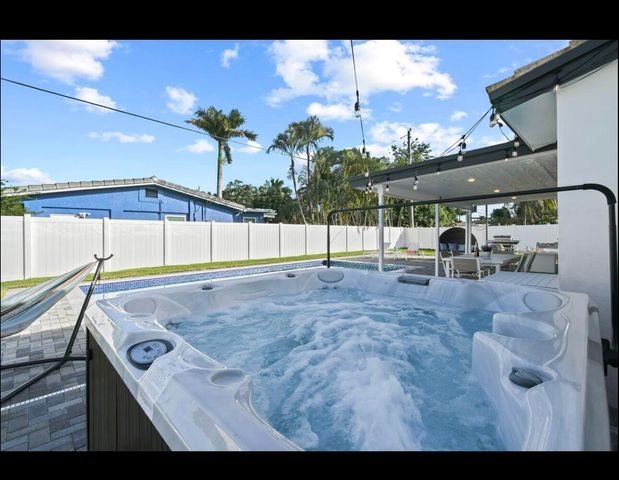 5040 NE 22nd Avenue, Lighthouse Point, FL 33064
