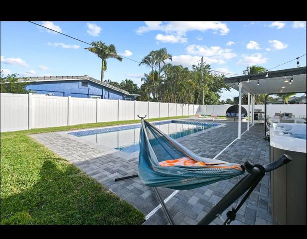 5040 NE 22nd Avenue, Lighthouse Point, FL 33064