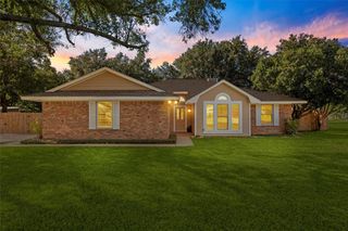 606 Lyndon Drive, Woodway, TX 76712