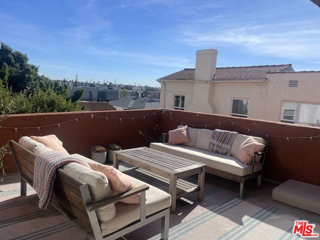 1323 S Mansfield Avenue, Los Angeles, CA 90019