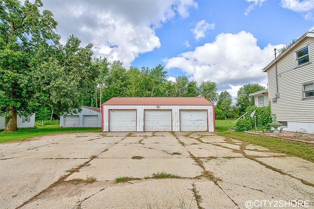9905 52nd Ave, Allendale, MI 49401