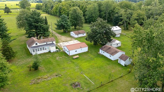 9905 52nd Ave, Allendale, MI 49401