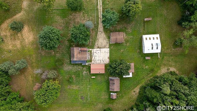 9905 52nd Ave, Allendale, MI 49401