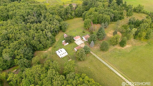 9905 52nd Ave, Allendale, MI 49401