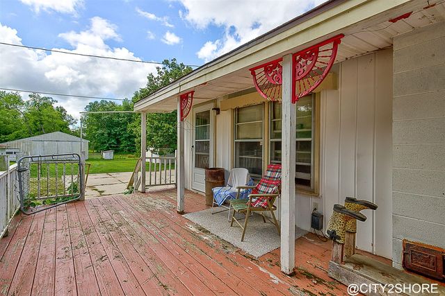 9905 52nd Ave, Allendale, MI 49401