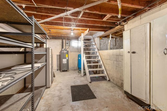 9905 52nd Ave, Allendale, MI 49401