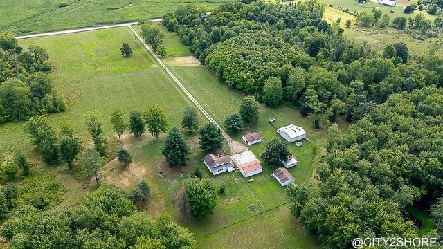 9905 52nd Ave, Allendale, MI 49401