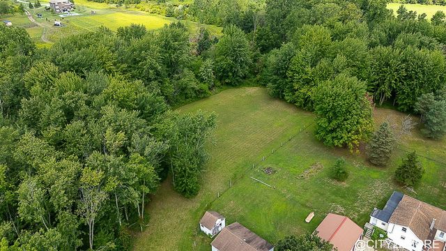 9905 52nd Ave, Allendale, MI 49401