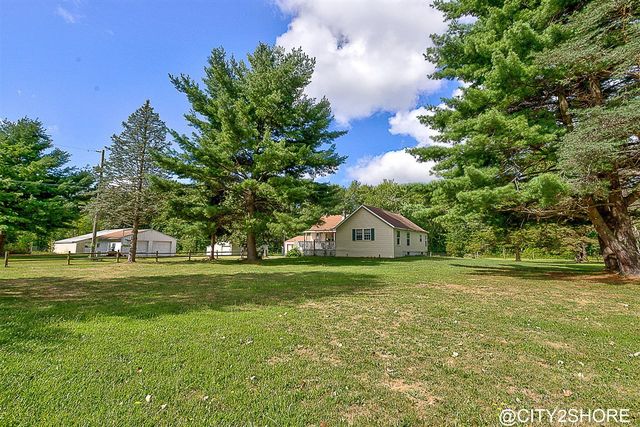 9905 52nd Ave, Allendale, MI 49401