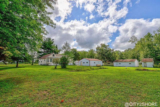 9905 52nd Ave, Allendale, MI 49401