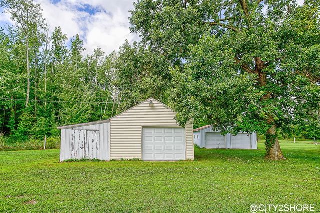 9905 52nd Ave, Allendale, MI 49401