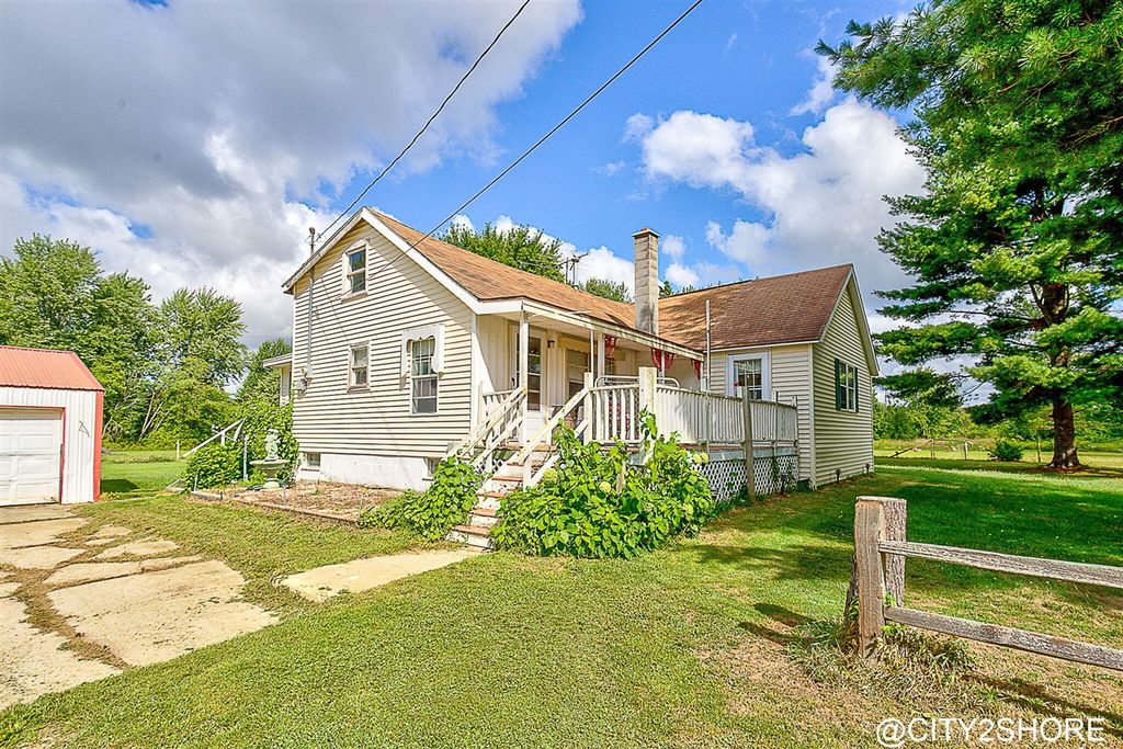 9905 52nd Ave, Allendale, MI 49401