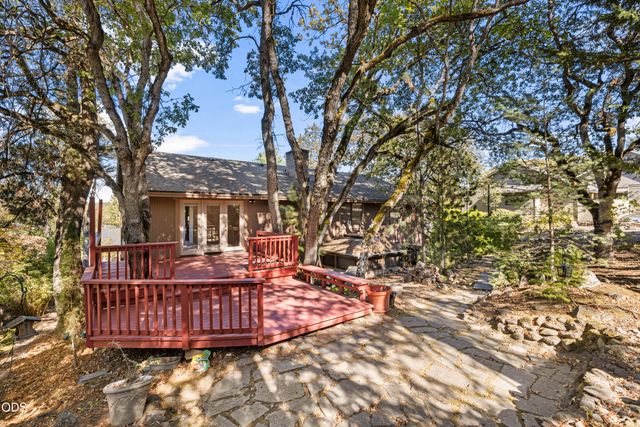 2586 Freedom Way, Medford, OR 97504