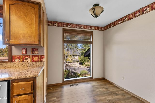 2586 Freedom Way, Medford, OR 97504